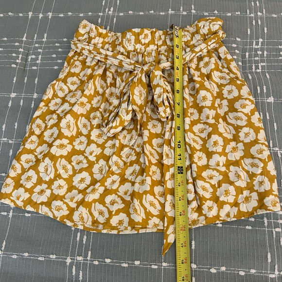 American Eagle Floral Yellow mini Skirt size S - Picture 3 of 8